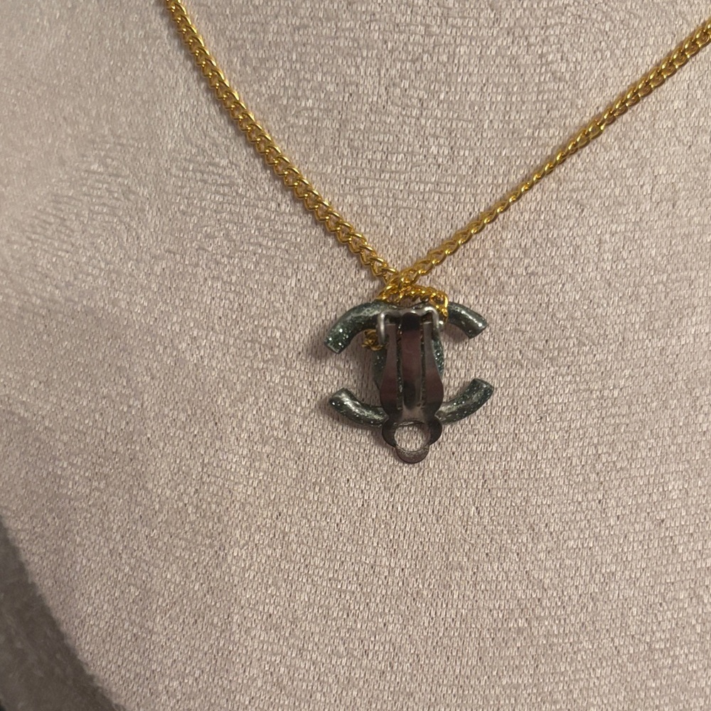 Authentic Chanel silver clasp/Pendant with unbranded chain - Picture 5 of 5